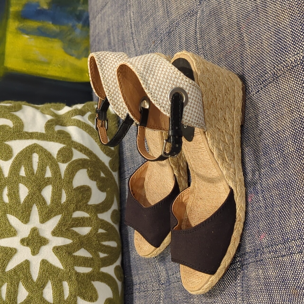 Lucky Brand “Kyndra” black and beige wedge heel sandals, size 7.5 NWOT - Picture 5 of 12